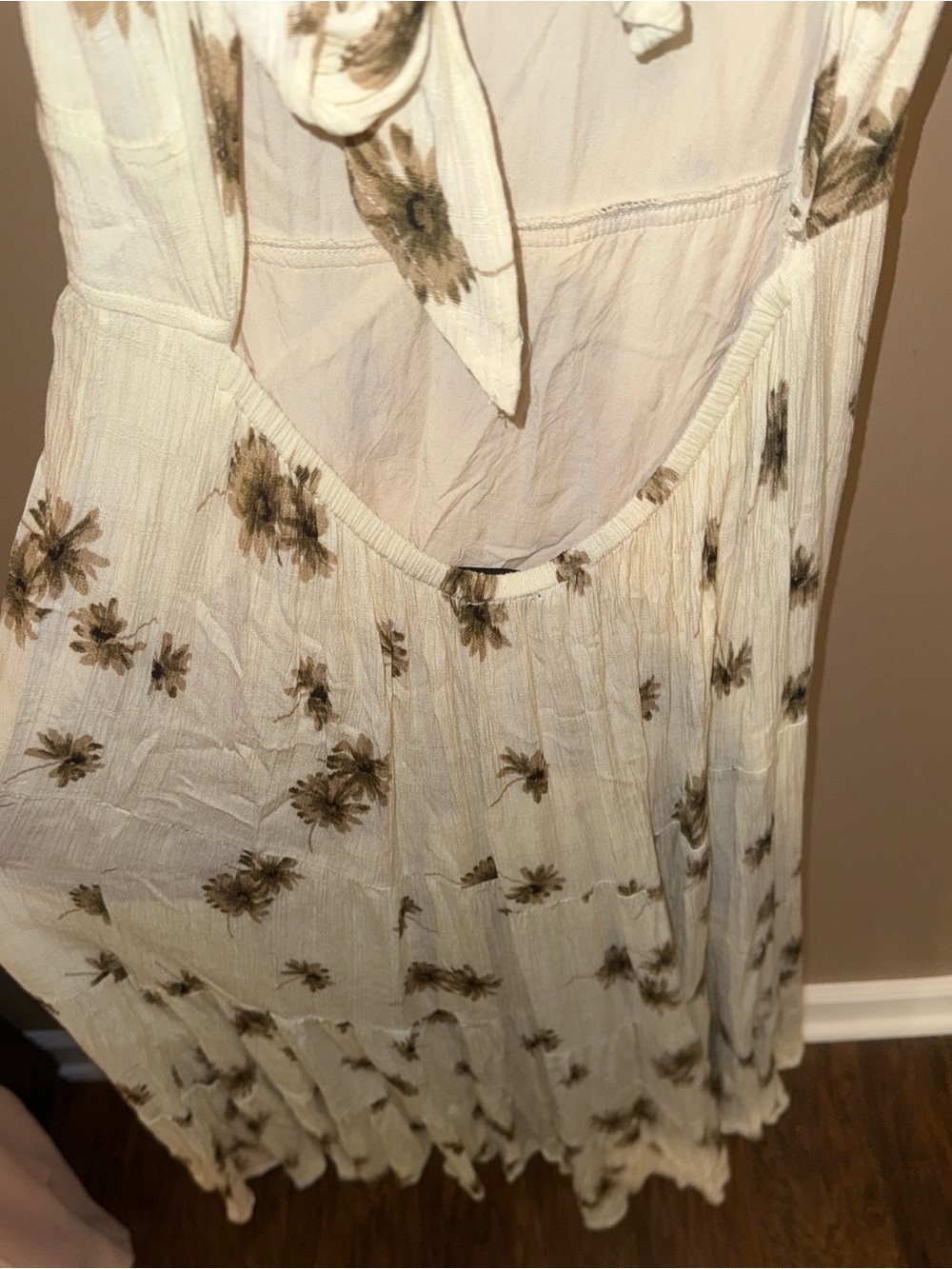 Vici White Linen Open Back Dress with Floral Print - Picture 5 of 6